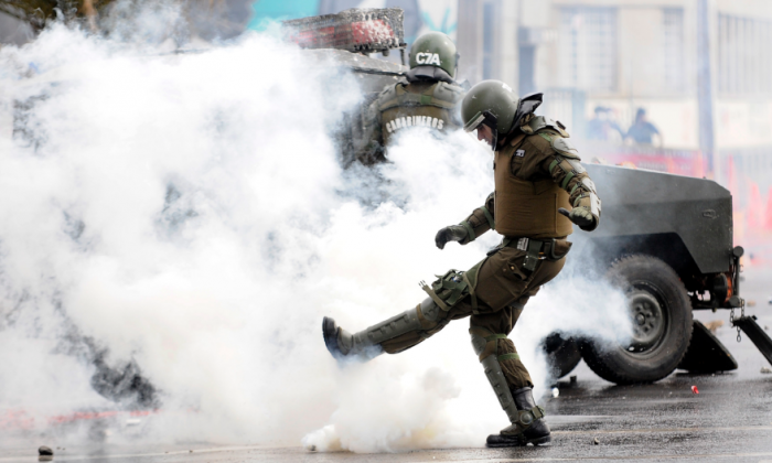 Violencia lacrimógena al nivel de Turquía y Siria: Chile necesita un día de reflexión Violencia lacrimógena al nivel de Turquía y Siria: Chile necesita un día de reflexión