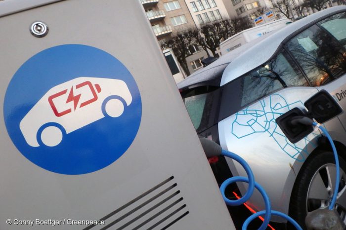 Greenpeace critica bajas cifras de electromovilidad en Chile: “¿En qué año ya no se venderán más autos a combustión en Chile?” Greenpeace critica bajas cifras de electromovilidad en Chile: