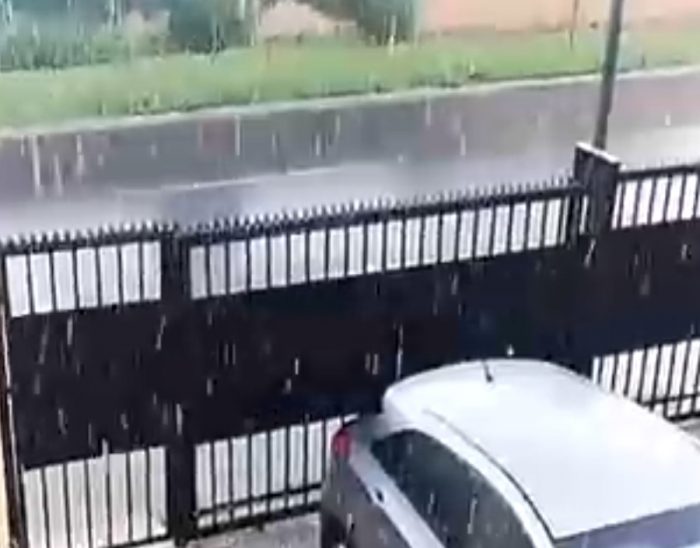 Granizos sorprendieron a varias localidades de Chile y se decretó una alerta por la tormenta eléctrica que afectará entre las regiones de Valparaíso y Biobío Granizos sorprendieron a varias localidades de Chile y se decretó una alerta por la tormenta eléctrica que afectará entre las regiones de Valparaíso y Biobío