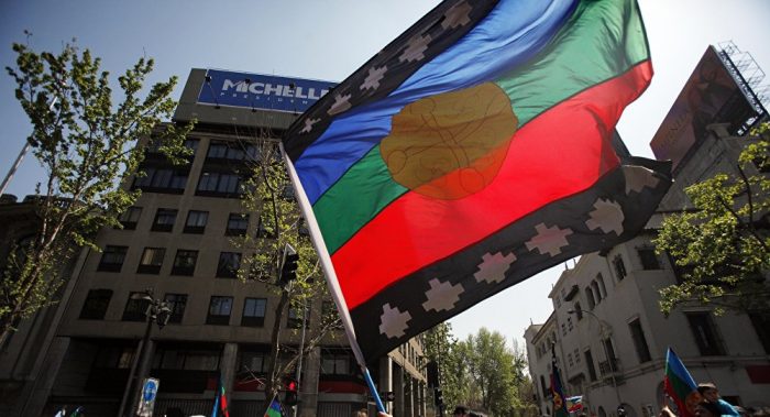 Hombre que disparó a la bandera mapuche en La Araucanía fue citado por Fiscalía Hombre que disparó a la bandera mapuche en La Araucanía fue citado por Fiscalía