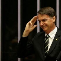 Bolsonaro dice que Brasil debe reformarse o arriesgarse a ser Venezuela