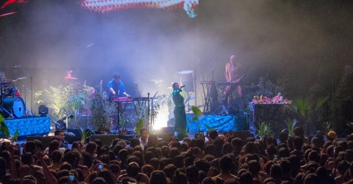 Bomba Estéreo y su cumbia electrónica hicieron temblar a Santiago Bomba Estéreo y su cumbia electrónica hicieron temblar a Santiago