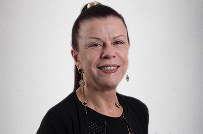 Cecilia Karlezi, la poderosa mujer que no da tregua ante la pelea en la Clínica Las Condes Cecilia Karlezi, la poderosa mujer que no da tregua ante la pelea en la Clínica Las Condes