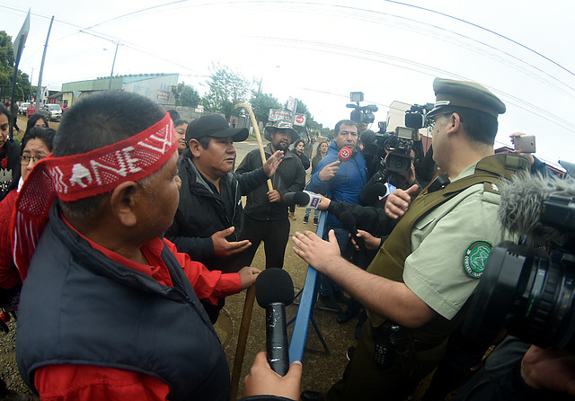 Tensión con familiares de Camilo Catrillanca marcó el inicio de la formalización de los 4 carabineros Tensión con familiares de Camilo Catrillanca marcó el inicio de la formalización de los 4 carabineros
