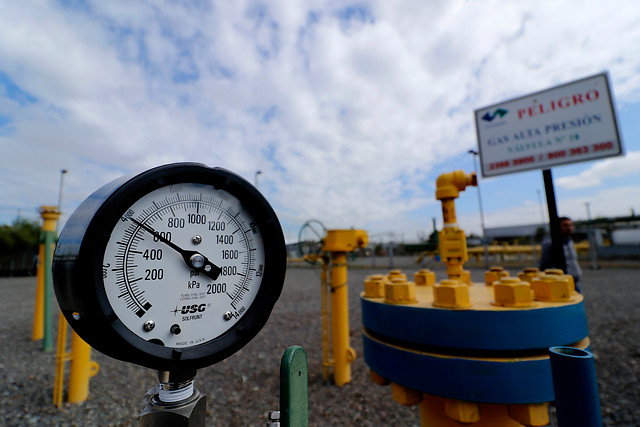 Vuelve el gas natural desde Argentina: implicancias para un desarrollo sustentable Vuelve el gas natural desde Argentina: implicancias para un desarrollo sustentable