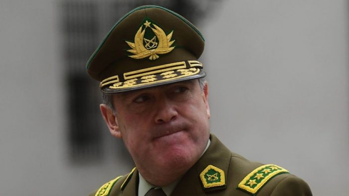 Hermes el mentiroso: general Soto no da el ancho en el peor momento de Carabineros Hermes el mentiroso: general Soto no da el ancho en el peor momento de Carabineros