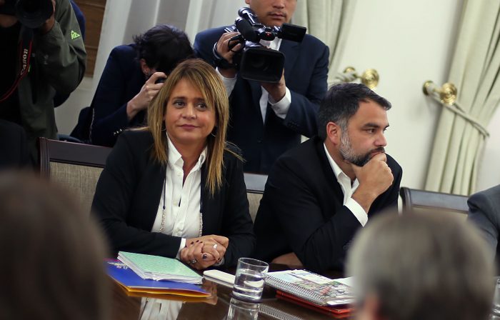 Internas en la UDI al rojo vivo: Macaya y Van Rysselberghe enfrentados por padrón a tres días de las elecciones Internas en la UDI al rojo vivo: Macaya y Van Rysselberghe enfrentados por padrón a tres días de las elecciones