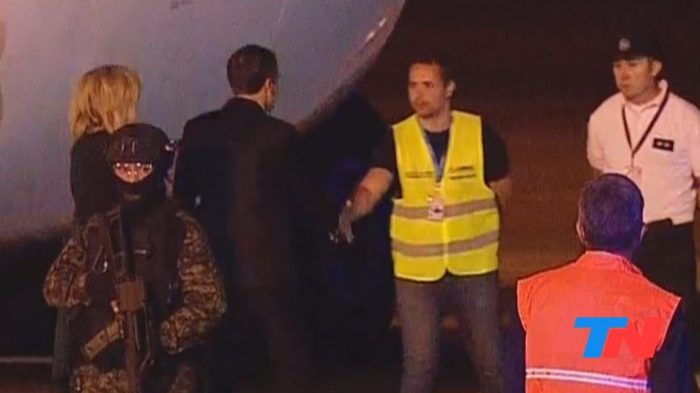 “Papelón” protocolar en la llegada de Macron a Buenos Aires para participar de la cumbre del G20 “Papelón” protocolar en la llegada de Macron a Buenos Aires para participar de la cumbre del G20