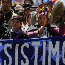 Protestas frente a La Moneda por la muerte del joven comunero Mapuche en la Araucanía