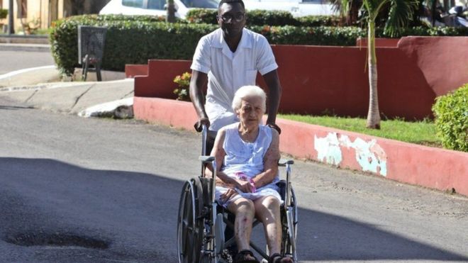“Nuestro salario era bajo, pero era mejor que en Cuba”: La decepción de médicos cubanos ante la retirada de su país de programa médico en Brasil