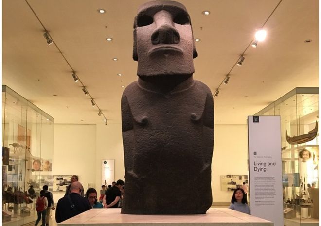 Moai en Inglaterra: el inusitado viaje de habitantes de Isla de Pascua al Museo Británico por el famoso moai que perteneció a la reina Victoria Moai en Inglaterra: el inusitado viaje de habitantes de Isla de Pascua al Museo Británico por el famoso moai que perteneció a la reina Victoria