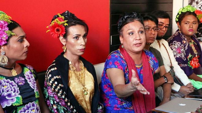Quiénes son los muxes, el tercer género que existe en el sur de México: “Hay hombres y mujeres, y hay algo en medio” Quiénes son los muxes, el tercer género que existe en el sur de México: “Hay hombres y mujeres, y hay algo en medio”