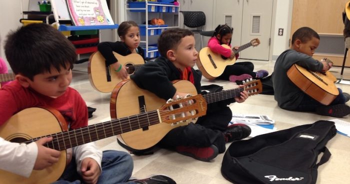 La importancia de la música en el desarrollo cognitivo de niños y jóvenes La importancia de la música en el desarrollo cognitivo de niños y jóvenes