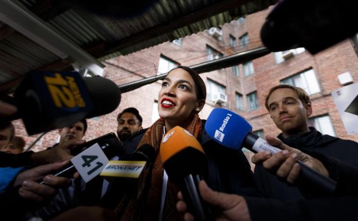 Alexandria Ocasio-Cortez, de mesera en un bar neoyorquino a ser la congresista más joven de EEUU Alexandria Ocasio-Cortez, de mesera en un bar neoyorquino a ser la congresista más joven de EEUU