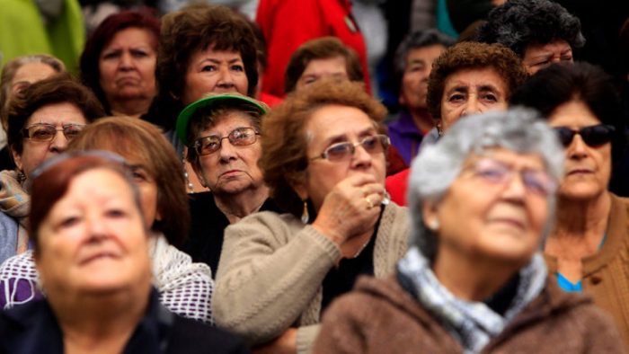 Los baches de la Reforma Previsional de Piñera: jubilados de hoy obtendrían mejores pensiones que los del futuro Los baches de la Reforma Previsional de Piñera: jubilados de hoy obtendrían mejores pensiones que los del futuro