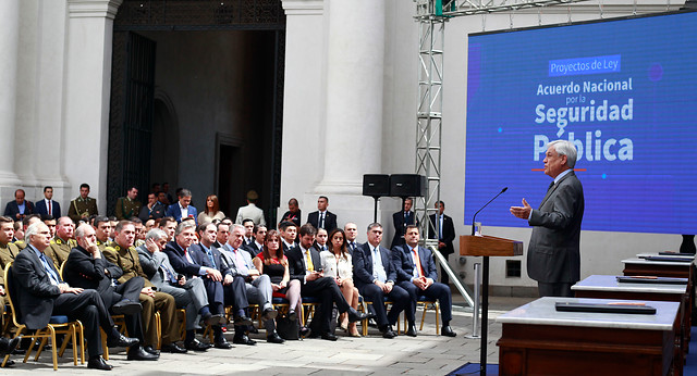 Sigue la arremetida legislativa de La Moneda: Piñera firma 5 proyectos de ley en materia de seguridad Sigue la arremetida legislativa de La Moneda: Piñera firma 5 proyectos de ley en materia de seguridad