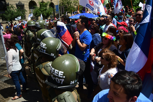Gobierno pone fin al suspenso y sella acuerdo por reajuste al sector público en medio de manifestaciones Gobierno pone fin al suspenso y sella acuerdo por reajuste al sector público en medio de manifestaciones