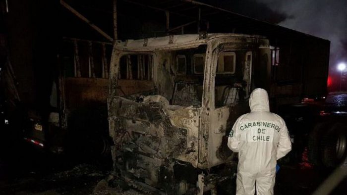 Denuncian ataque incendiario contra cuatro camiones en Forestal Mininco en Collipulli Denuncian ataque incendiario contra cuatro camiones en Forestal Mininco en Collipulli