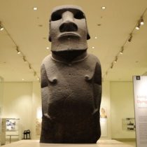 Chile deberá recurrir a justicia para recuperar el moai expuesto en Londres