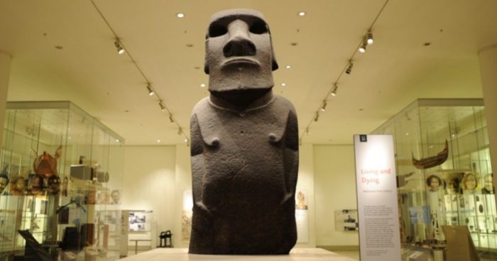 Chile deberá recurrir a justicia para recuperar el moai expuesto en Londres Chile deberá recurrir a justicia para recuperar el moai expuesto en Londres