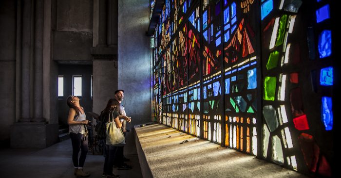 Exposición revela los secretos de los vitrales de la Basílica Nuestra Señora de Lourdes