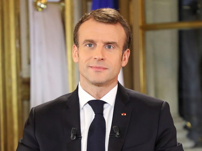 Macron subirá el salario mínimo y bajará impuestos para calmar las protestas de los “chalecos amarillos” Macron subirá el salario mínimo y bajará impuestos para calmar las protestas de los