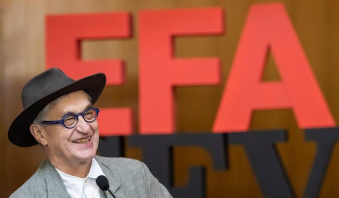 ¿Sala de cine o Netflix en casa? Wim Wenders advierte que el séptimo arte “se encuentra en un cruce de caminos” ¿Sala de cine o Netflix en casa? Wim Wenders advierte que el séptimo arte “se encuentra en un cruce de caminos”