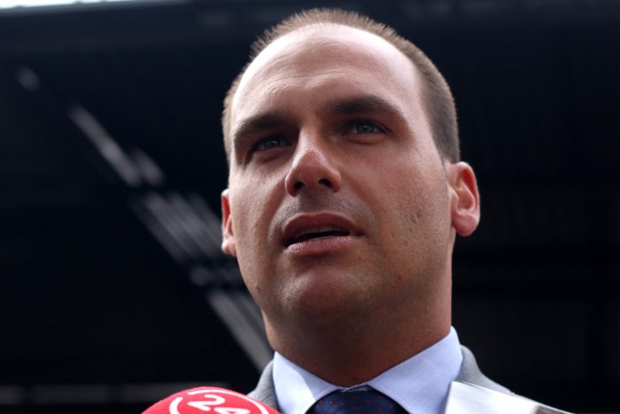 Ultraderecha se toma las redes sociales: 55% respalda visita de Eduardo Bolsonaro Ultraderecha se toma las redes sociales: 55% respalda visita de Eduardo Bolsonaro