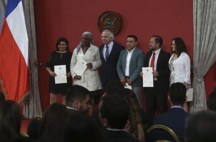 Gobierno entregó este miércoles 52 cartas de nacionalización Gobierno entregó este miércoles 52 cartas de nacionalización