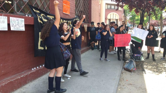 Homenaje de estudiantes a profesora asesinada en dictadura termina con despido masivo de docentes que apoyaron la iniciativa Homenaje de estudiantes a profesora asesinada en dictadura termina con despido masivo de docentes que apoyaron la iniciativa