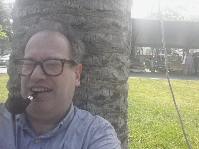 Acá si ganó: Tomás Jocelyn-Holt es el primer multado por fumar en plazas de Las Condes Acá si ganó: Tomás Jocelyn-Holt es el primer multado por fumar en plazas de Las Condes