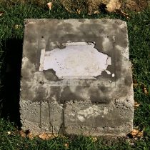 Ataque homofóbico: destruyen la placa de primer monumento LGBTI en el cerro Santa Lucía