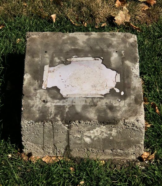 Ataque homofóbico: destruyen la placa de primer monumento LGBTI en el cerro Santa Lucía Ataque homofóbico: destruyen la placa de primer monumento LGBTI en el cerro Santa Lucía