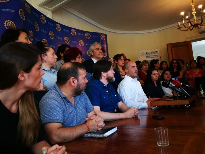 Bancadas de oposición y ANEF rechazan despidos masivos en ministerios Bancadas de oposición y ANEF rechazan despidos masivos en ministerios