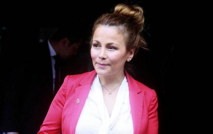 ¿Un Chile rosado? Cathy Barriga afirma que en las calles “me están diciendo Presidenta” ¿Un Chile rosado? Cathy Barriga afirma que en las calles
