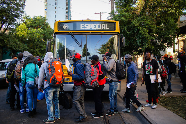 Partió tercer vuelo de haitianos: La Moneda no suelta el tema migratorio pese a que no logra sacar dividendos políticos Partió tercer vuelo de haitianos: La Moneda no suelta el tema migratorio pese a que no logra sacar dividendos políticos