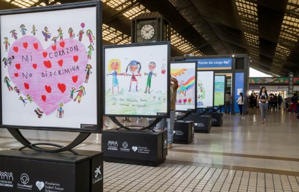El color de la inclusión: la exposición de obras de jóvenes con discapacidad cognitiva El color de la inclusión: la exposición de obras de jóvenes con discapacidad cognitiva