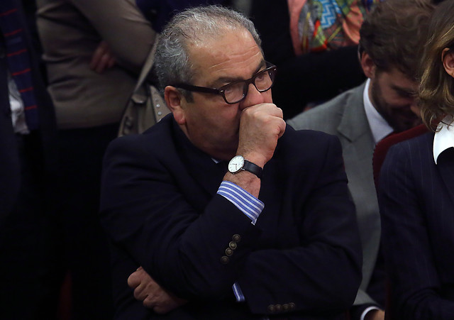 Castillo ensombrece gestos de La Moneda con la DC: subsecretario debe retirarse de acto por el Plan Nacional del Cáncer Castillo ensombrece gestos de La Moneda con la DC: subsecretario debe retirarse de acto por el Plan Nacional del Cáncer
