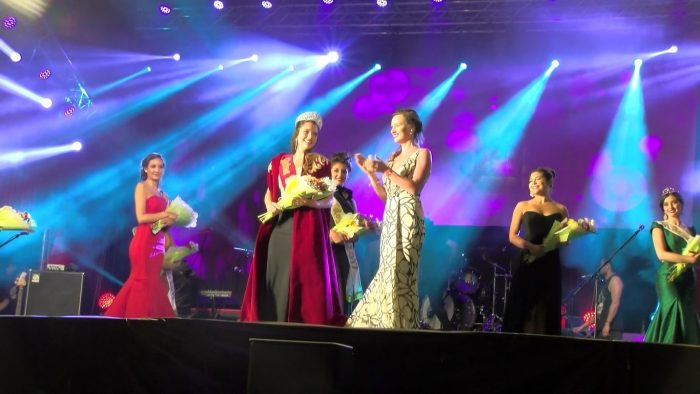 Concurso “Reina de los Ríos” exige “sexo femenino al momento de nacer” y desata la polémica Concurso “Reina de los Ríos” exige “sexo femenino al momento de nacer” y desata la polémica