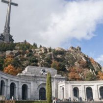 ¿Puede la Iglesia en España detener la exhumación de Francisco Franco del Valle de los Caídos?