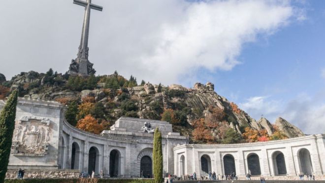 ¿Puede la Iglesia en España detener la exhumación de Francisco Franco del Valle de los Caídos?