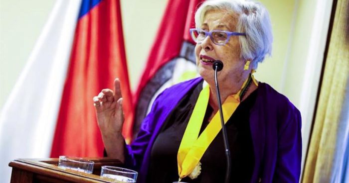 Por primera vez en 133 años, una mujer dirige Academia Chilena de la Lengua Por primera vez en 133 años, una mujer dirige Academia Chilena de la Lengua
