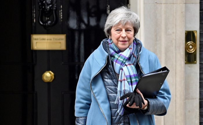 Theresa May resiste votación de enmiendas en el Parlamento y mantiene su plan para el ‘brexit’