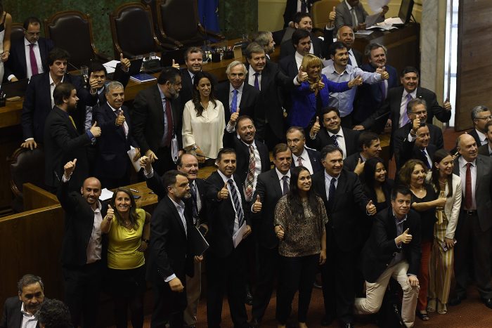 Cámara aprobó y despachó al Senado proyecto de Ley de Migraciones Cámara aprobó y despachó al Senado proyecto de Ley de Migraciones