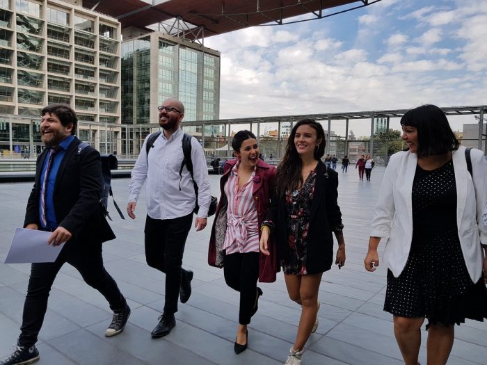 Camila Vallejo se querella contra Gonzalo de la Carrera por noticia falsa sobre la pedofilia: “No podemos permitir que se debilite así nuestra democracia” Camila Vallejo se querella contra Gonzalo de la Carrera por noticia falsa sobre la pedofilia: “No podemos permitir que se debilite así nuestra democracia”