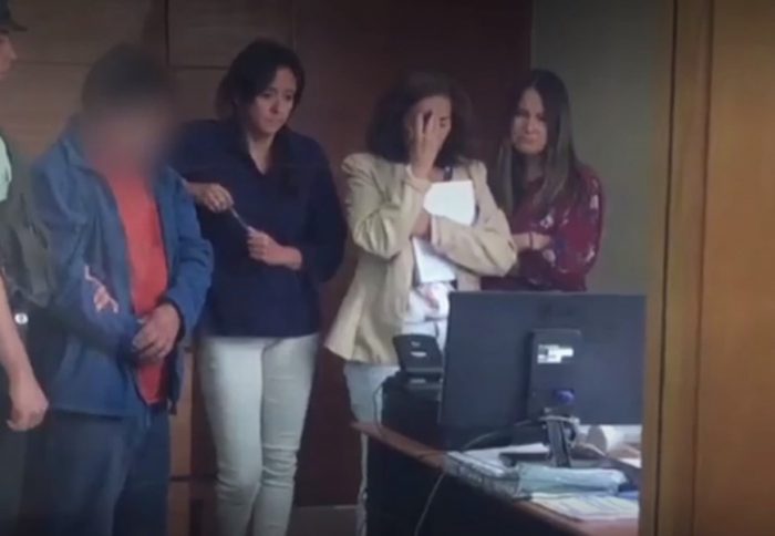 Jueza queda en shock luego de ver video de sargento de la Armada que abusaba de su hija Jueza queda en shock luego de ver video de sargento de la Armada que abusaba de su hija