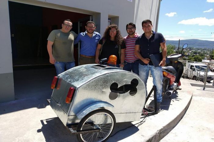 Crean en Argentina la primera moto-ambulancia para animales del país