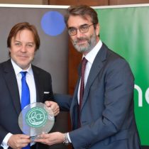 Enel Distribución entrega sello verde a Turner Chile por uso de energías renovables en sus instalaciones