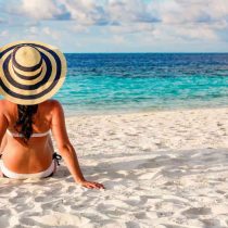Vacaciones responsables: Experto entrega consejos para no endeudarse este verano