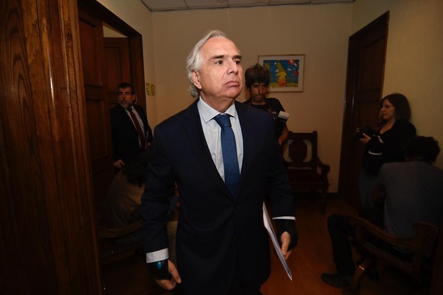 Tarde de alta tensión para Chadwick en el Congreso en medio de la arremetida opositora por el caso Catrillanca Tarde de alta tensión para Chadwick en el Congreso en medio de la arremetida opositora por el caso Catrillanca
